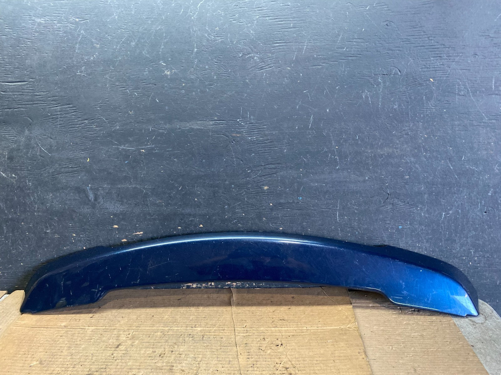 2008 to 2014 Land Rover LR2 Rear Trunk Tail Light Lift Gate Spoiler Q8575 DG0