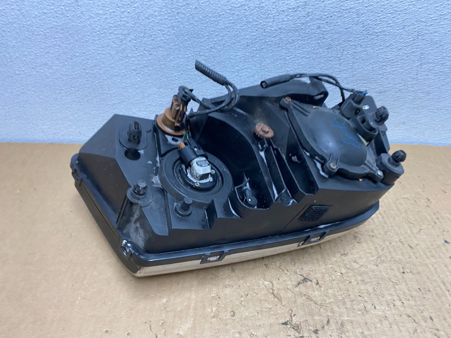 2003 2004 2005 Lincoln Aviator Left Driver LH Halogen Headlight AC8260 DW5