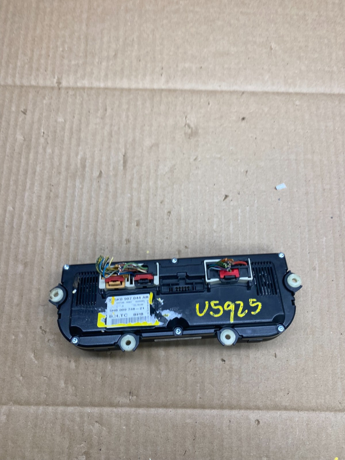 2009 - 2011 Volkswagen CC Center Climate Control Panel AC Heater U5925 DG4