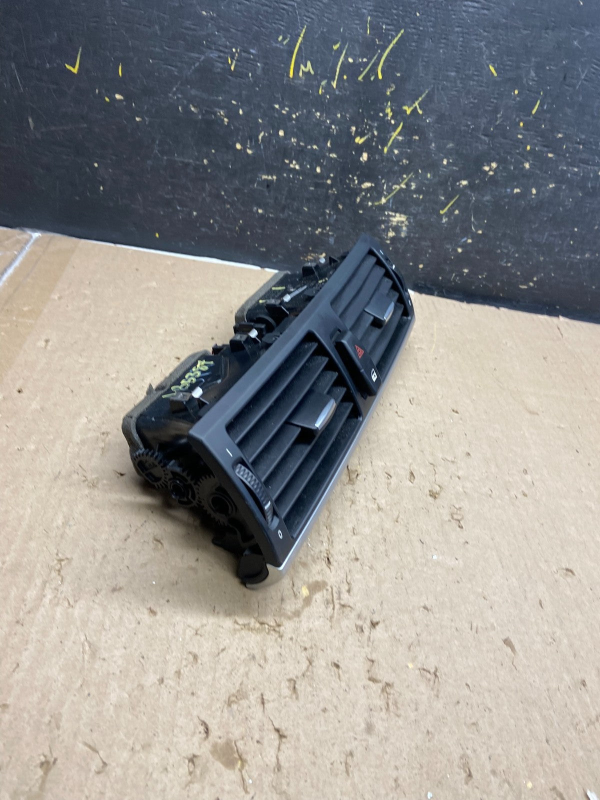 2007 to 2013 BMW X5 X6 Center Console Dash Air Vent OEM AB5387  DG1