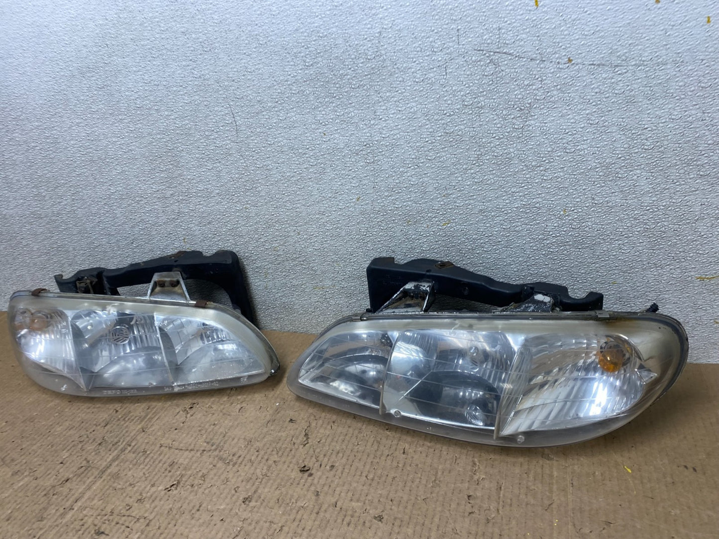 1996 to 1998 Pontiac Grand Am Left+Driver LH Side  Headlights W5350 DG1