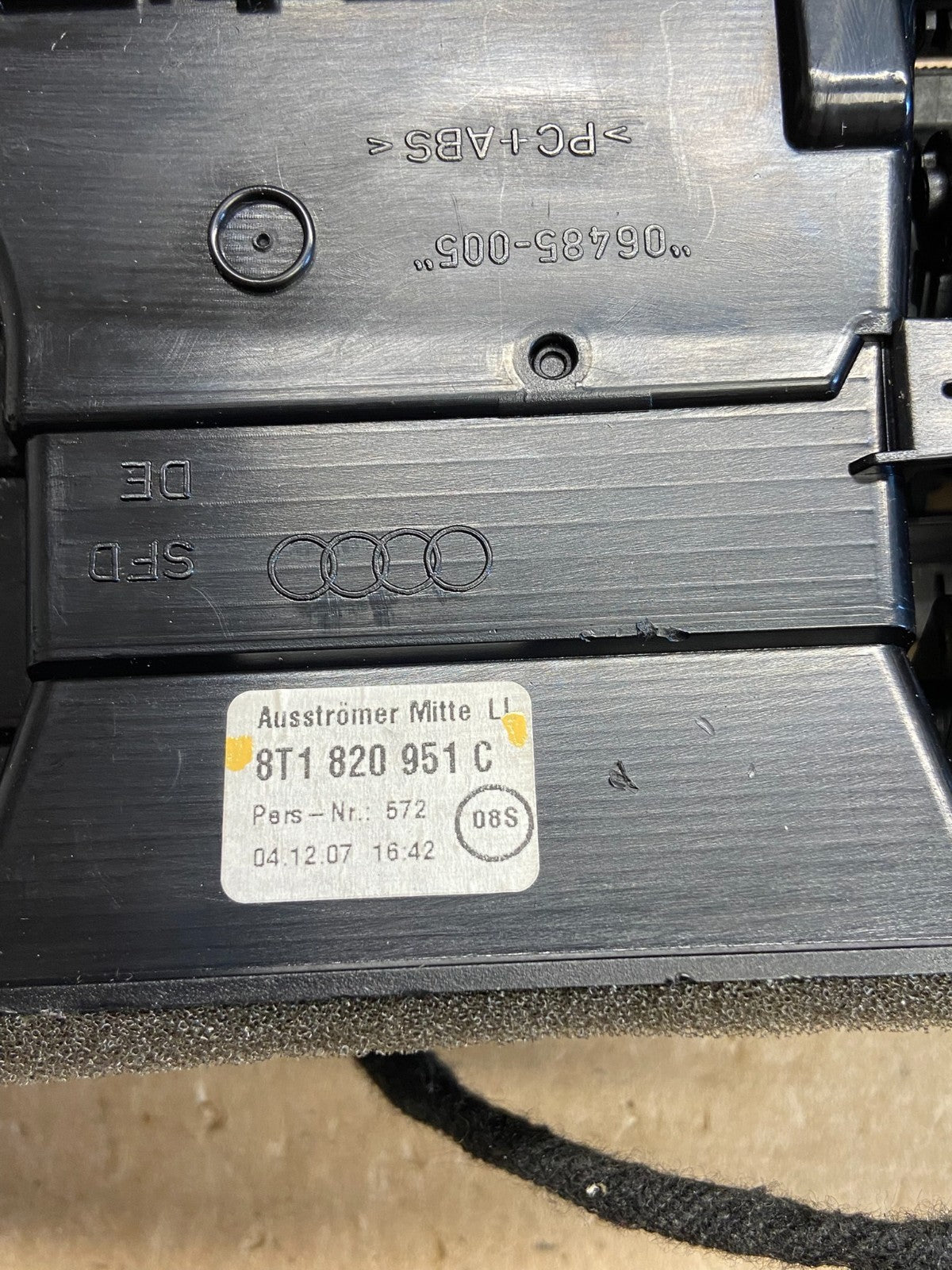 2009 to 2012 Audi A4 Center Dashboard Air Vent AH3551 DG4