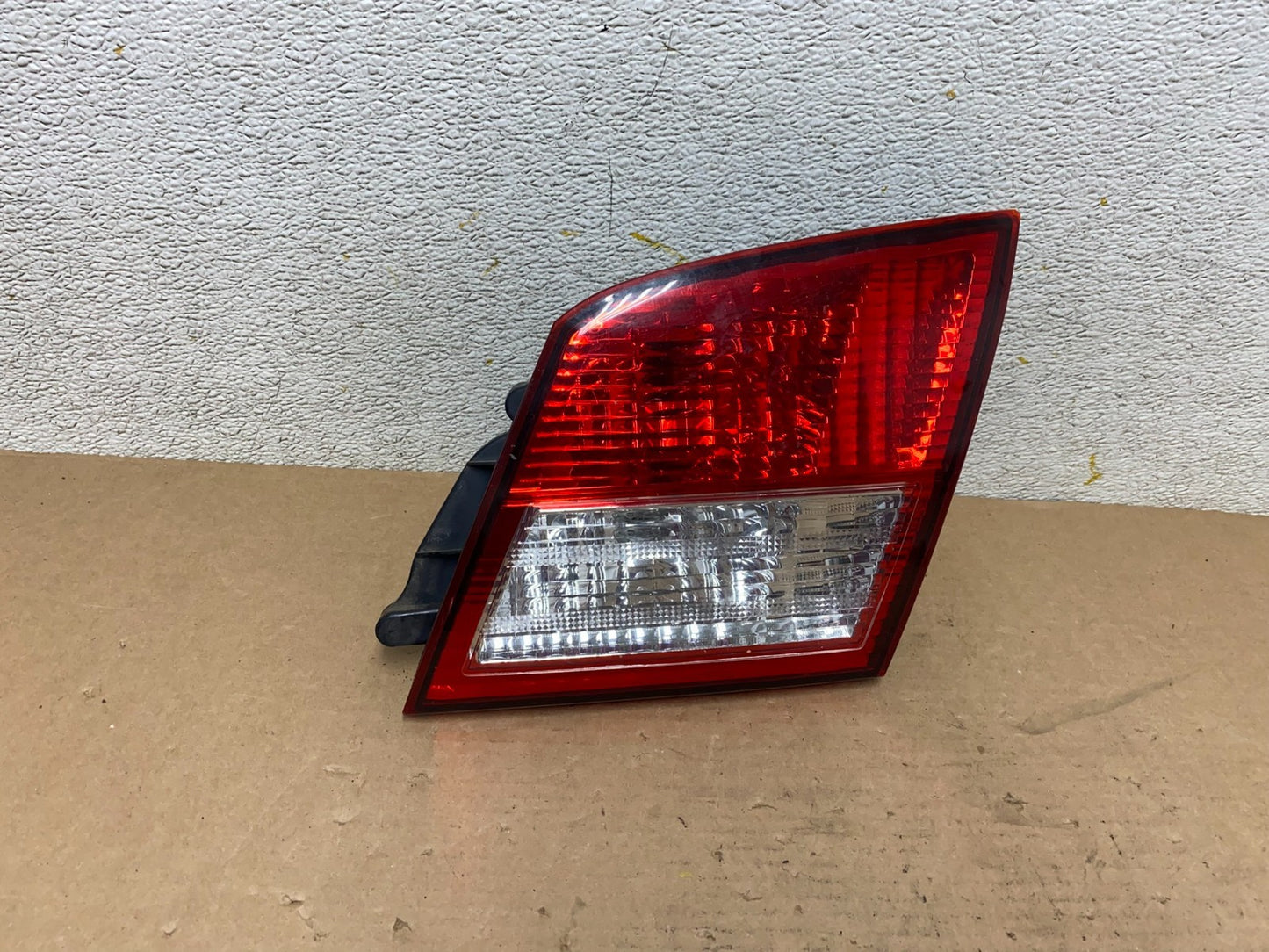2002-2004 Infiniti i35 Inner Right Passenger Rh Side Tail Light OEM O9779 DW0