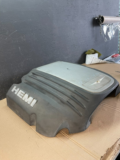 2005 to 2010 Chrysler 300 5.7L V8 Hemi Engine Motor Cover AD8622 DG1