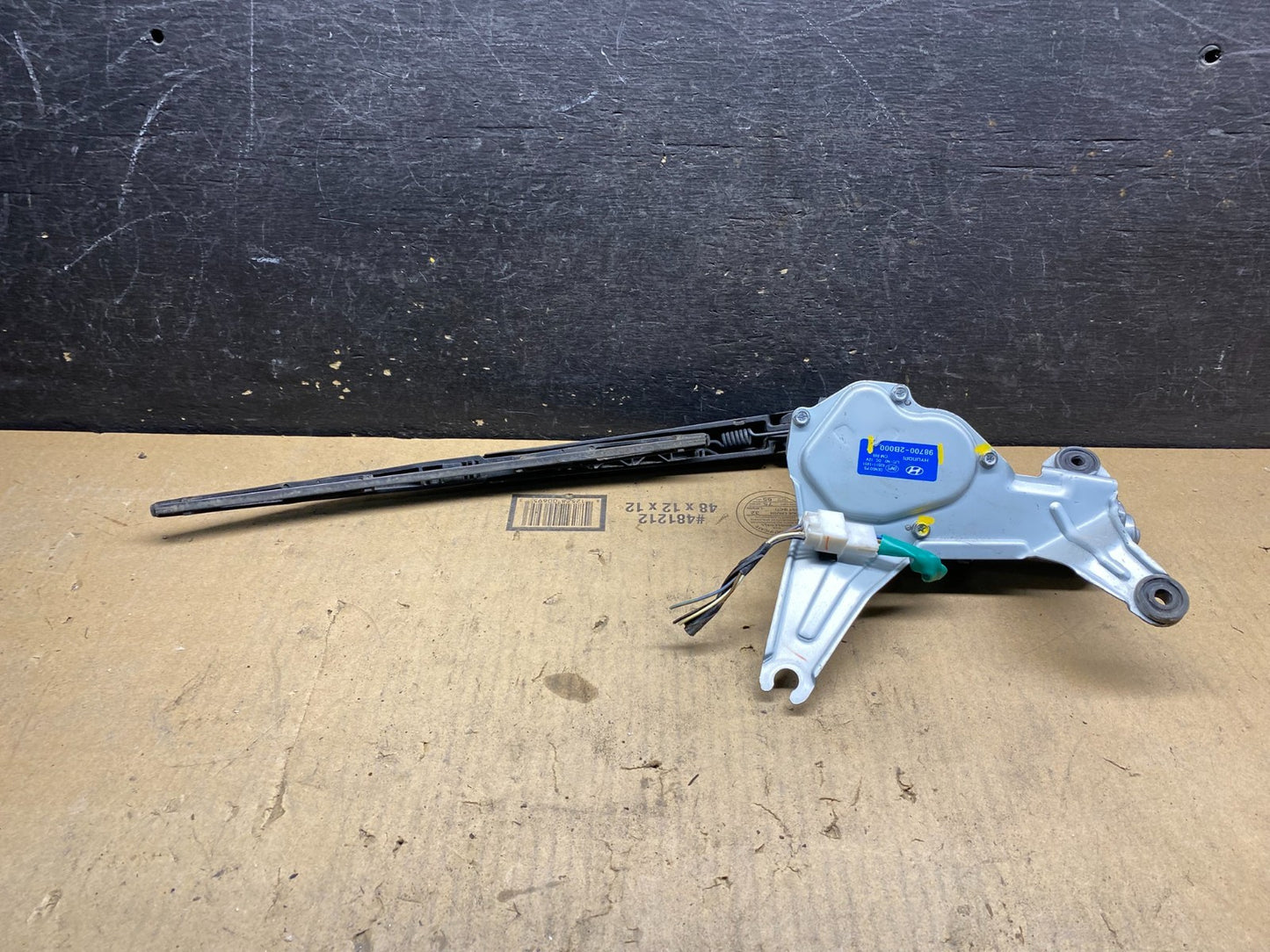 2007 - 2010 Hyundai Santa Fe Rear Glass Windshield Wiper Motor W4288 DG4