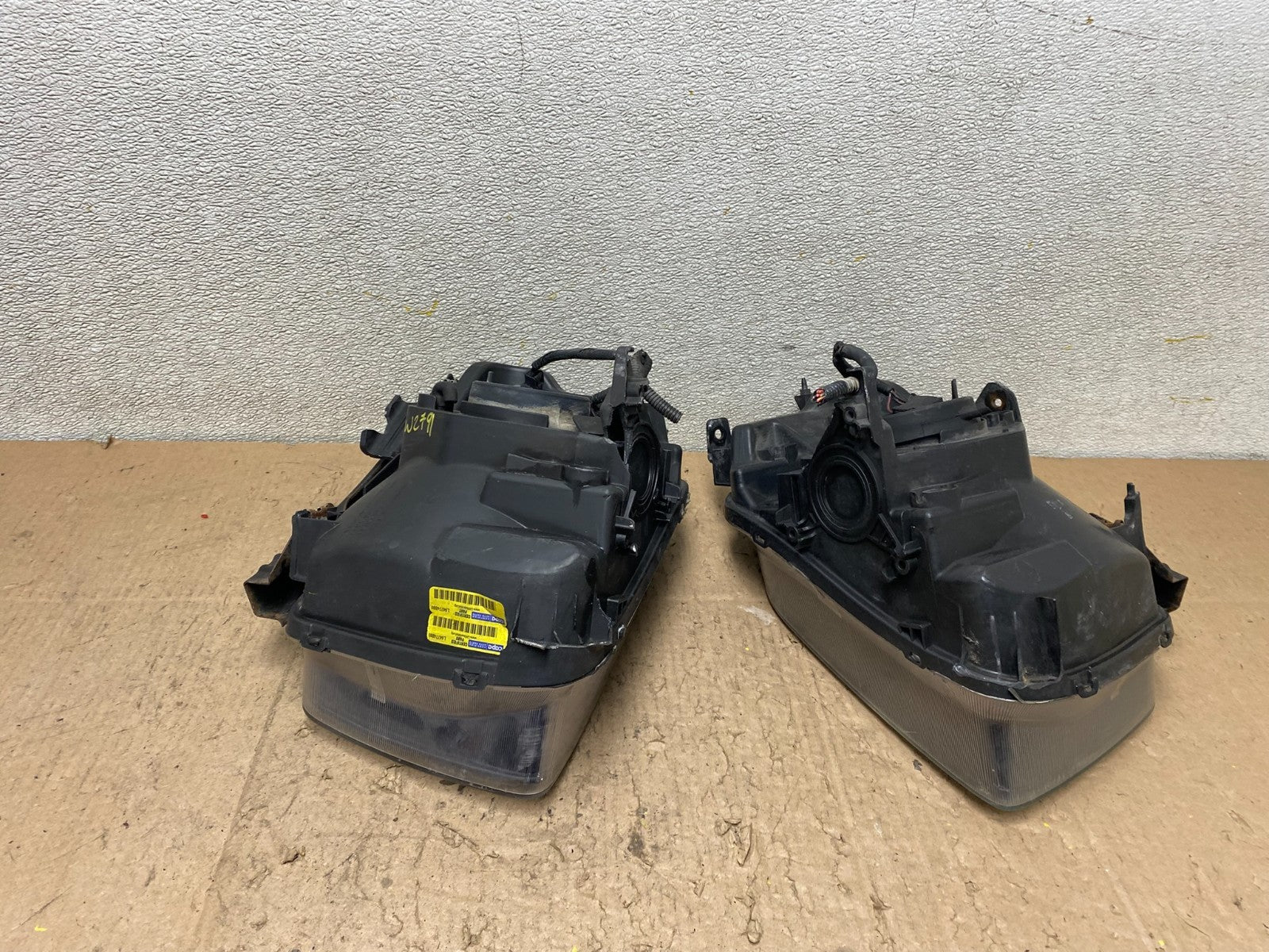2003 to 2006 Honda Element Left+Right Side Black Headlights W2791 DW8