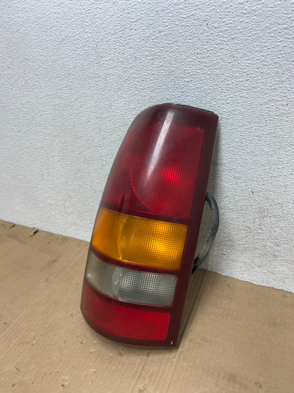 1999-2002 Chevrolet Silverado 1500 Left Driver Lh Side Tail light AE9152 LK1
