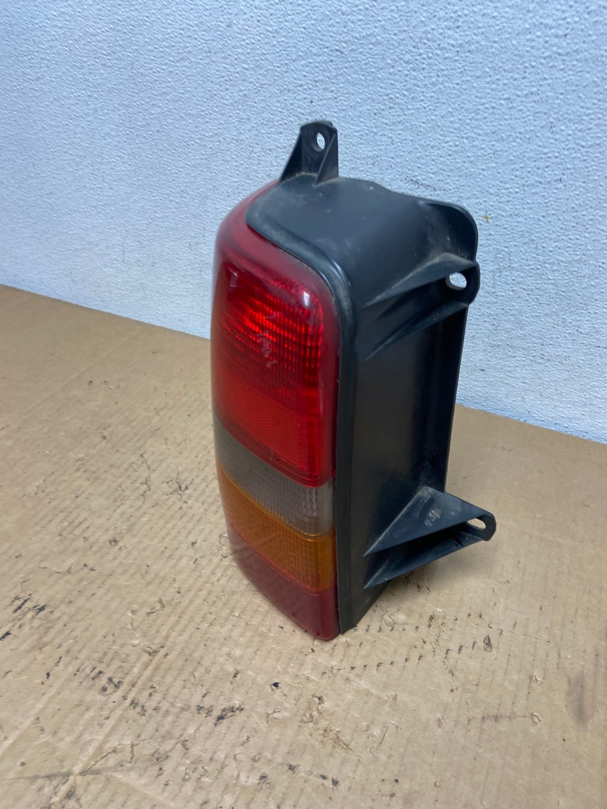 1993-1998 Jeep Grand Cherokee ZJ Left Driver Side Tail Light AD1110 LK1