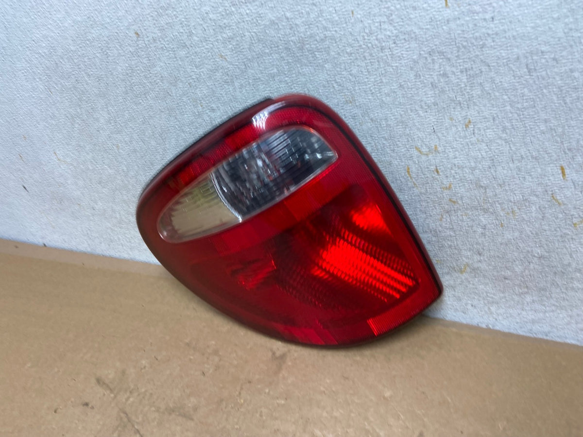 2004 to 2007 Dodge Grand Caravan Left Driver Lh Tail Light AI3535 LK1