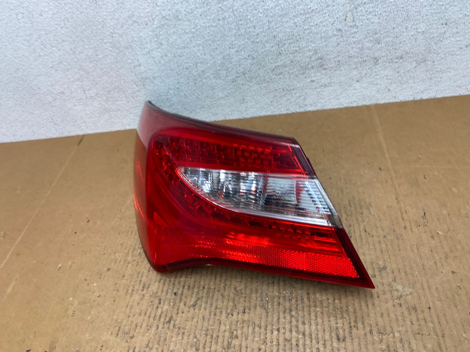 2011 - 2014 Chrysler 200 Sedan Left Driver LH Led Tail Light AE1322 LK1