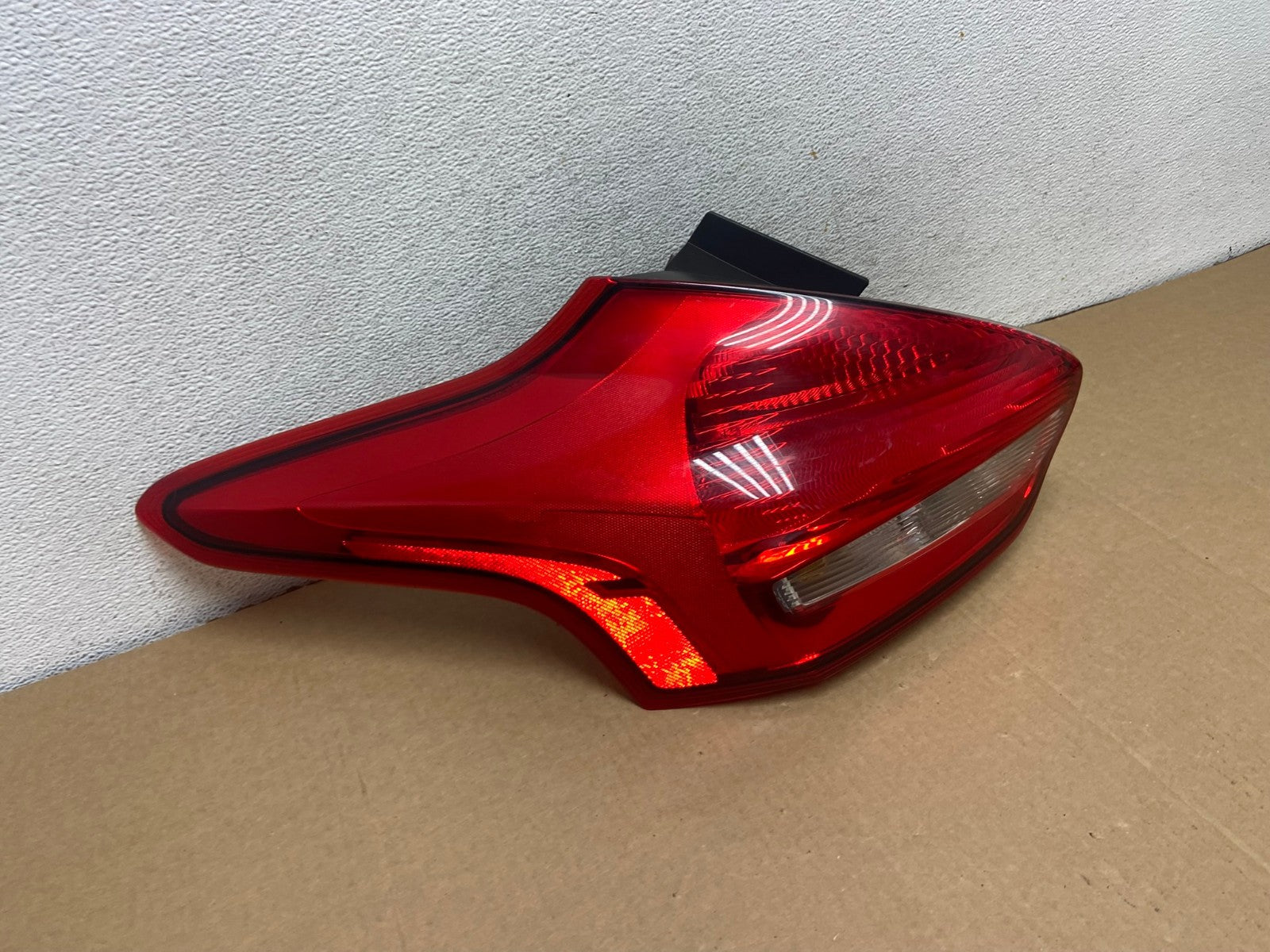 2015 to 2018 Ford Focus Tail Light Hatchback Left Driver LH Side AG1971 LK2