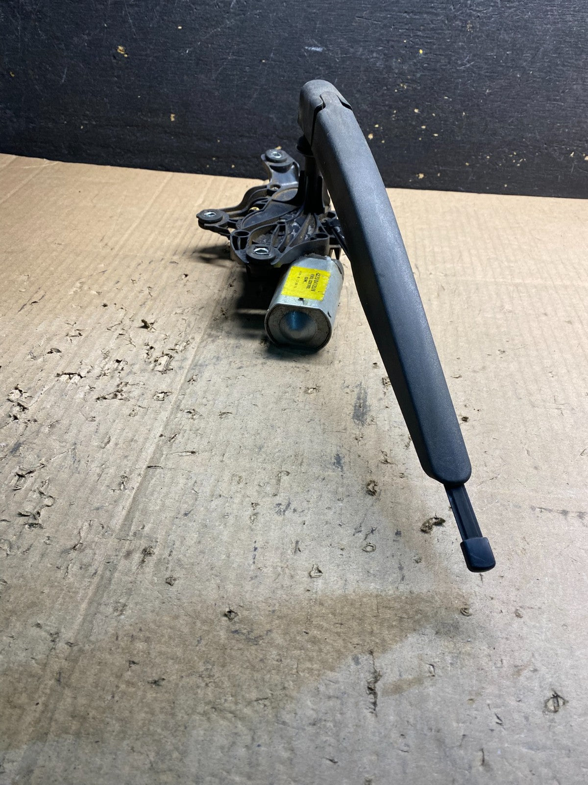 2013 to 2019 Ford Escape Rear Windshield Wiper Motor OEM AB0372 DG2
