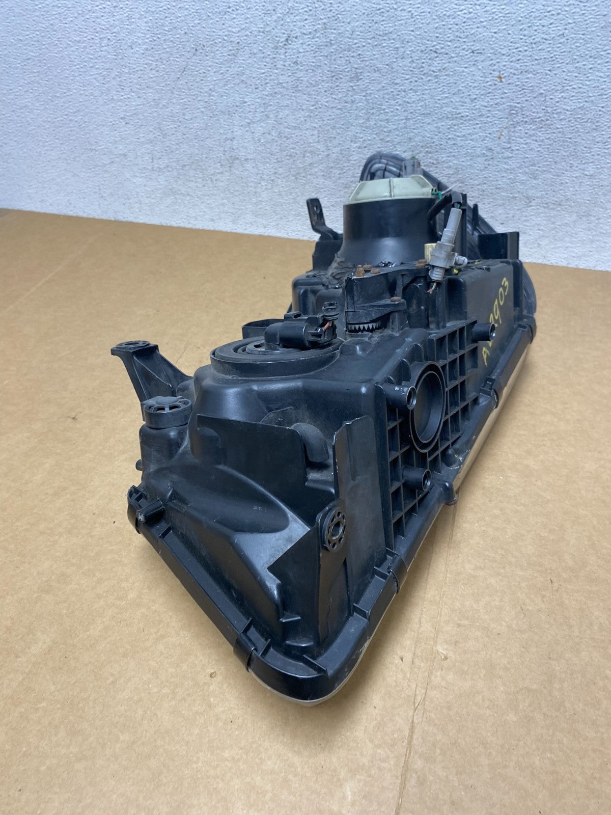 2003 to 2007 Lexus LX470 Right Passenger Side Halogen Headlight AE2903 DW10