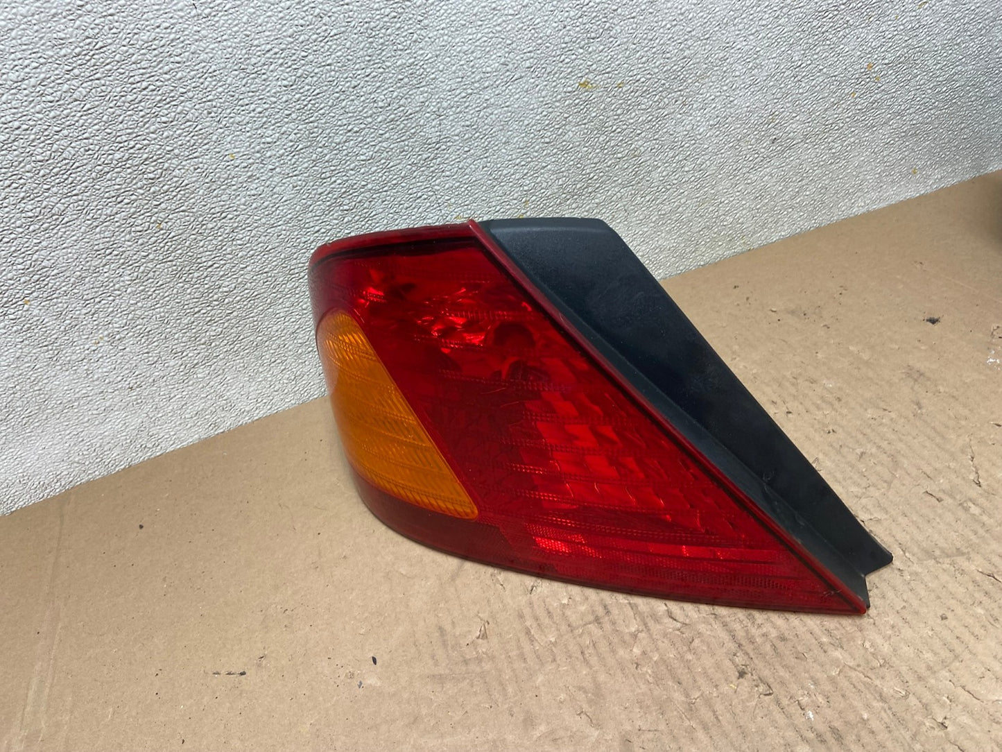 2000 2001 2002 Toyota Avalon Left Driver Side Tail Light AB6054 LK1
