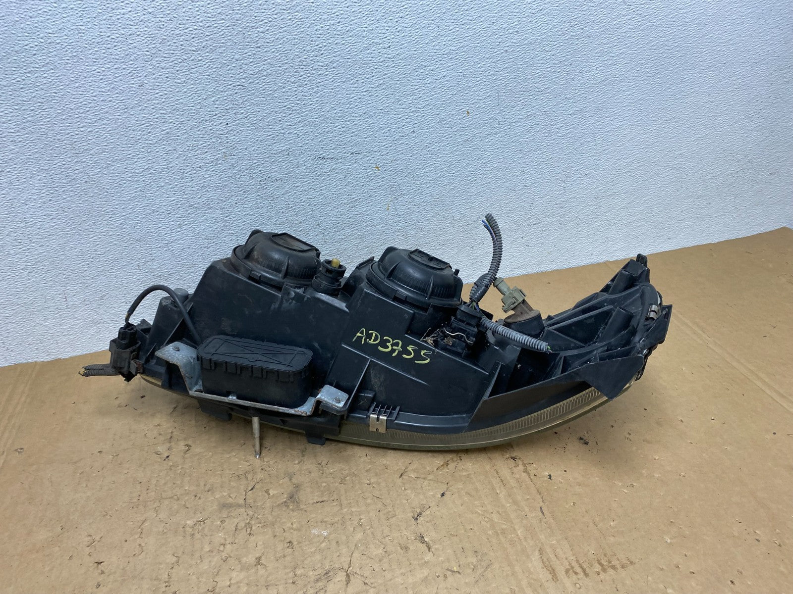 2001 2002 2003 2004 Volvo V70 XC70 Right Passenger Rh Headlight AD3755 DW10