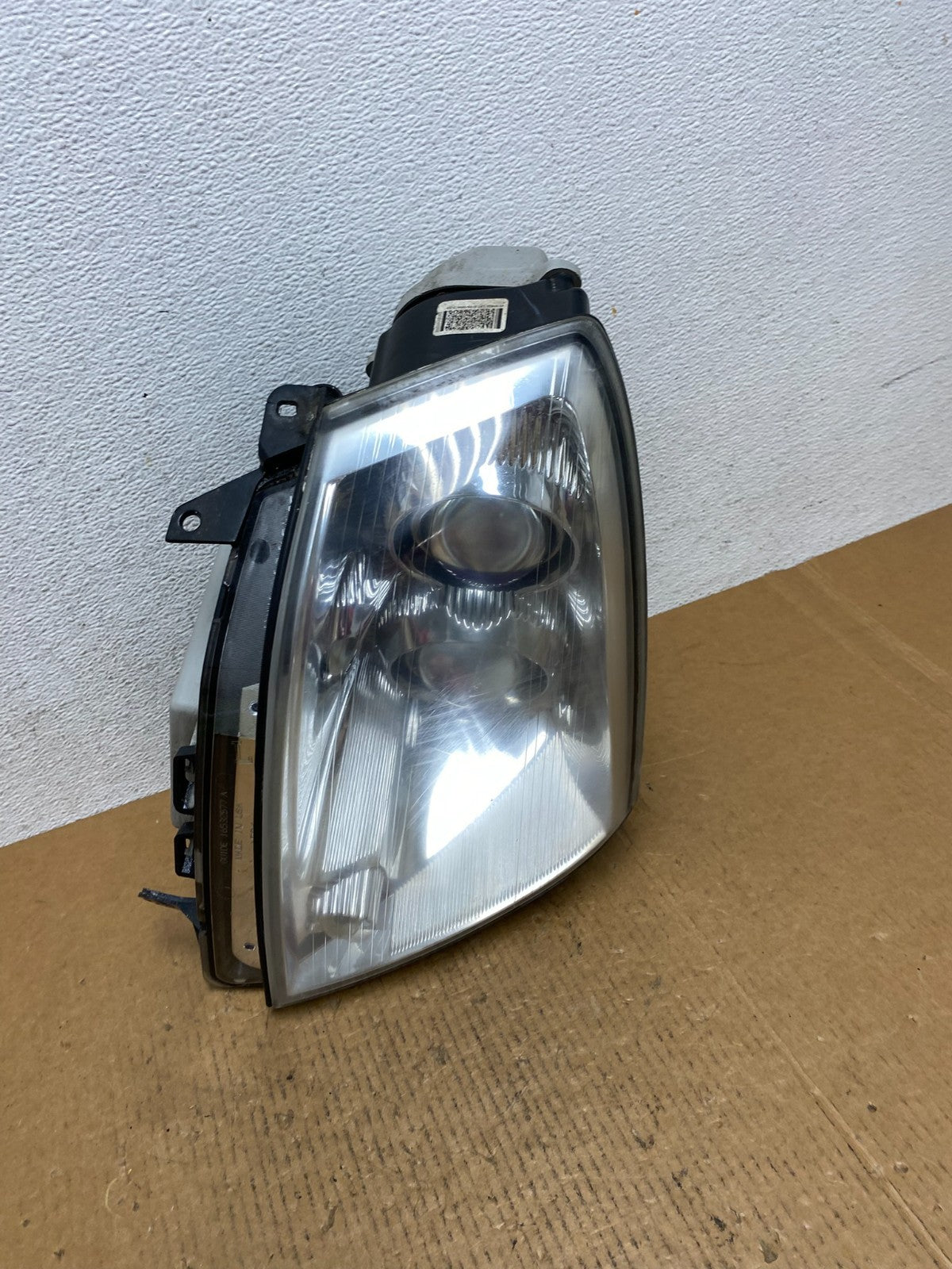2005 to 2011 Cadillac STS Left Driver LH Side Xenon Headlight AE0555 DW2