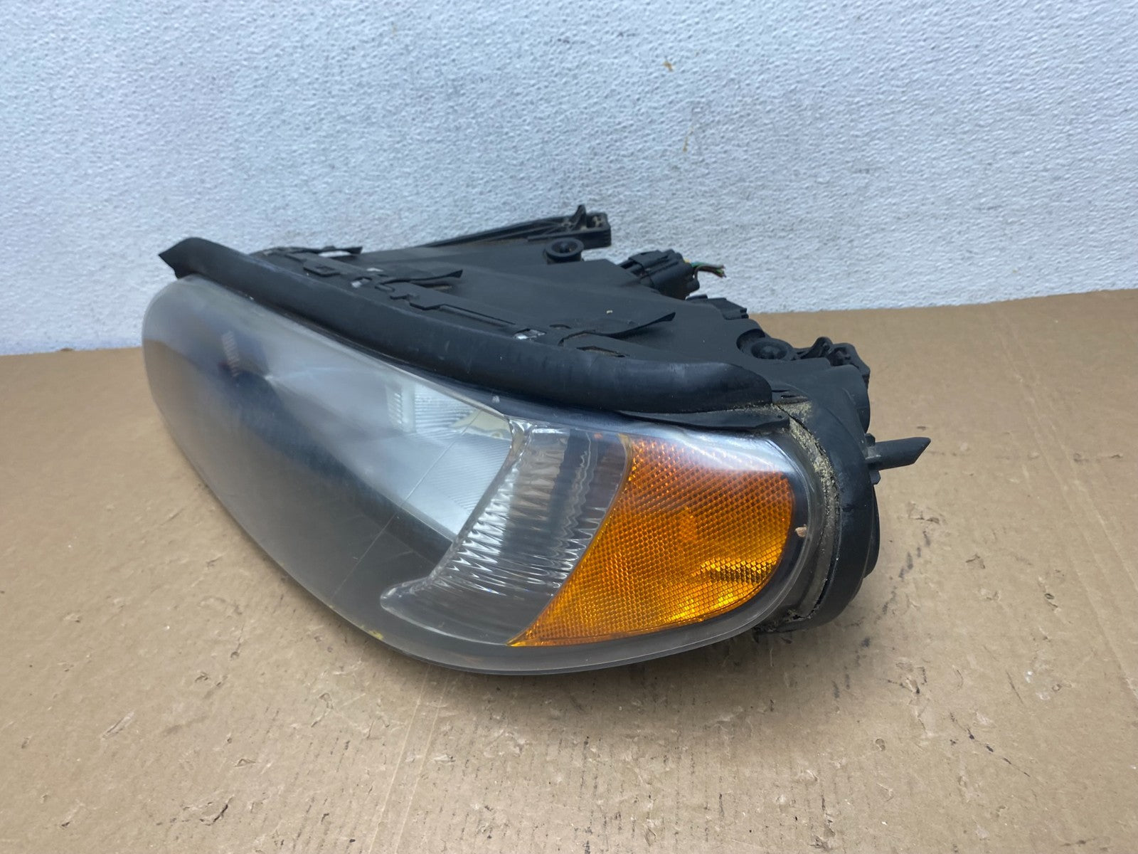 2008 to 2013 Volvo XC70 V70 S80 Driver Side Left Halogen Headlight AD8093 DW1