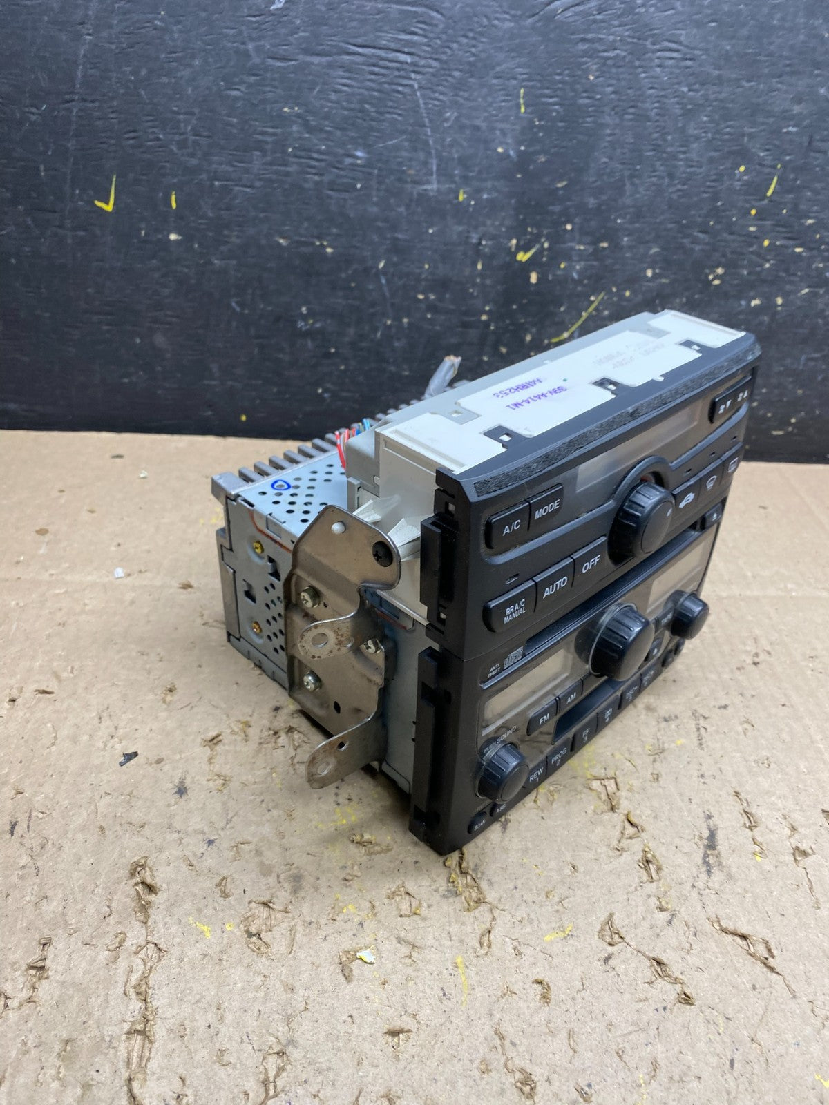 2003-2005 Honda Pilot Center Radio AM CD Player Climate Control U5563 DG1