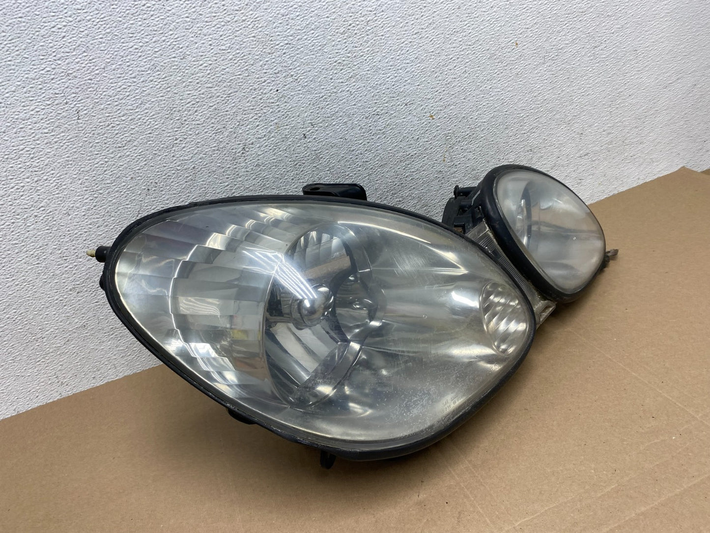 2001 to 2005 Lexus GS430 Gs300 Right Passenger Headlight Xenon HID AE4833 DW2