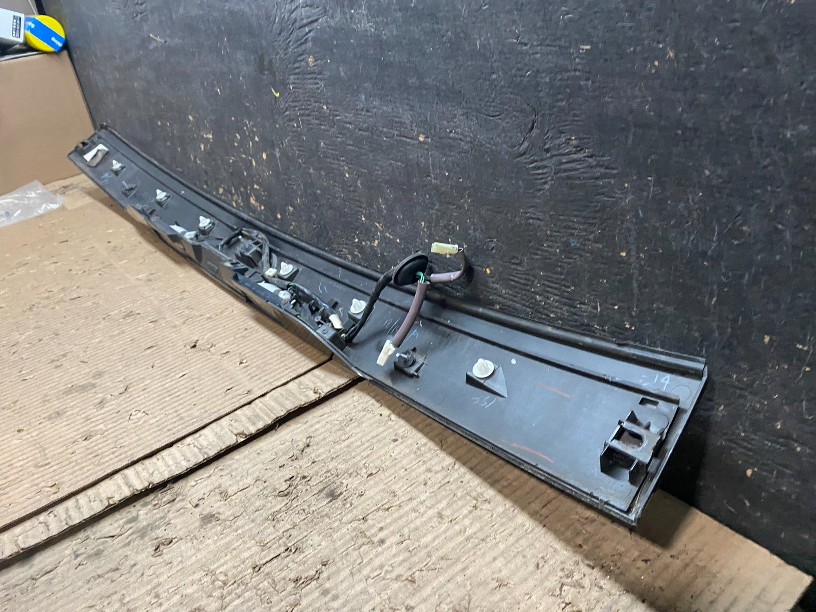 2009 - 2013 Subaru Forester  Liftgate Tailgate Trunk Trim Molding W6106 DG8
