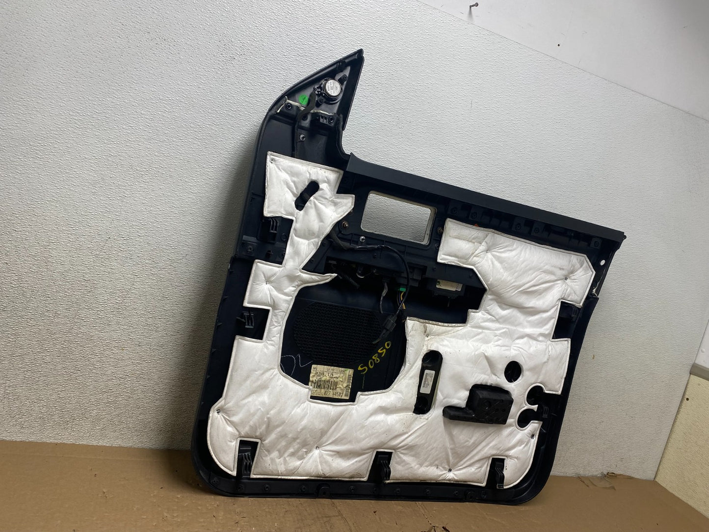 2007-2015 Lincoln Navigator Left Front Door Panel OEM S0850 DG8