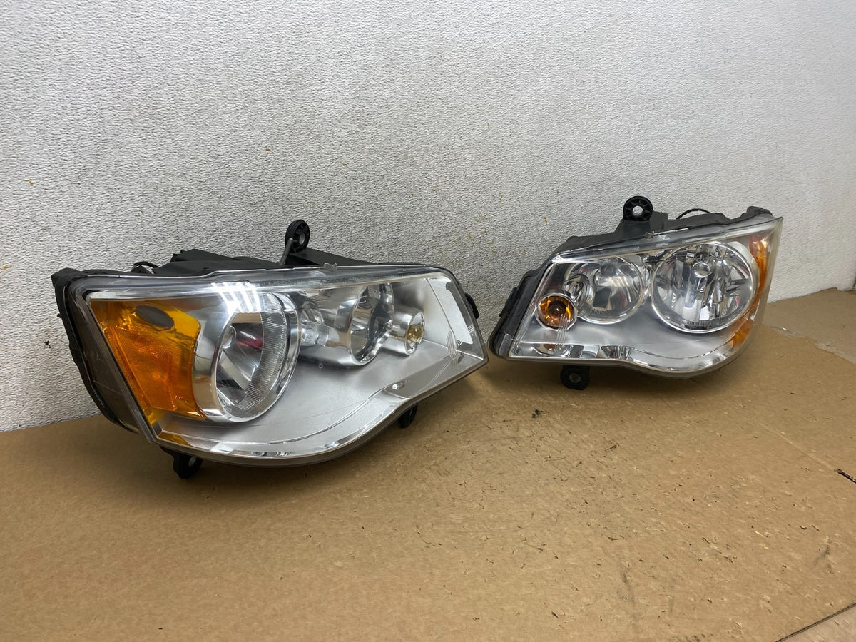 2008 to 2016 Chrysler Town and Country Left+Right Side Headlights AI3690 DW2