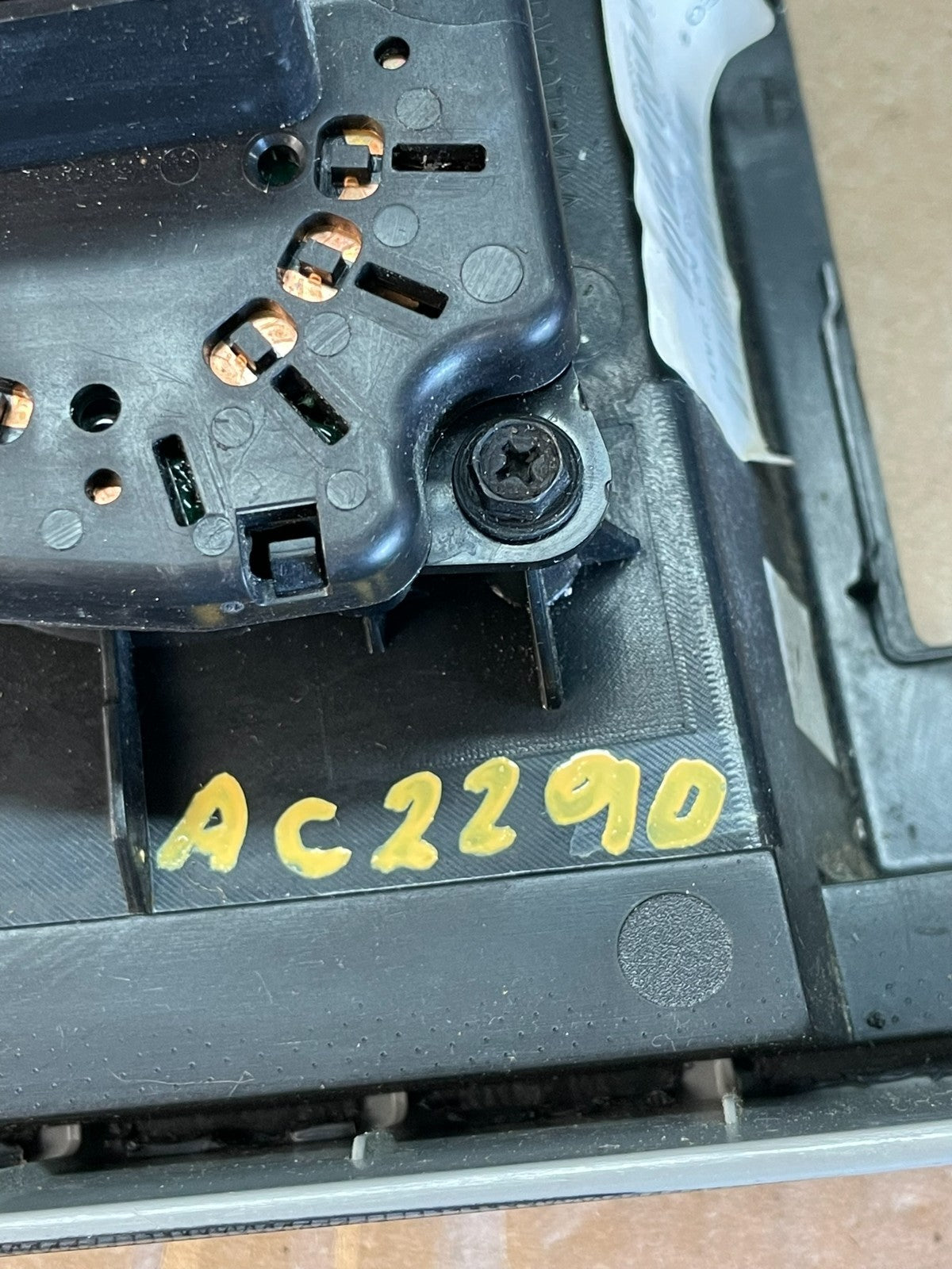2008 to 2012 Jeep Liberty Dash Climate Temperature Control Radio Bezel AC2290 DG8