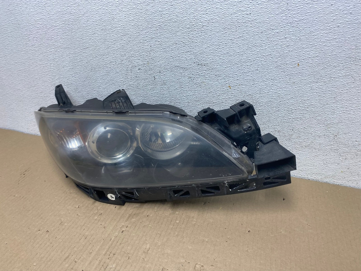 2004 to 2009 Mazda 3 Sedan Right Passenger Rh Side Headlight AE9561 LK1