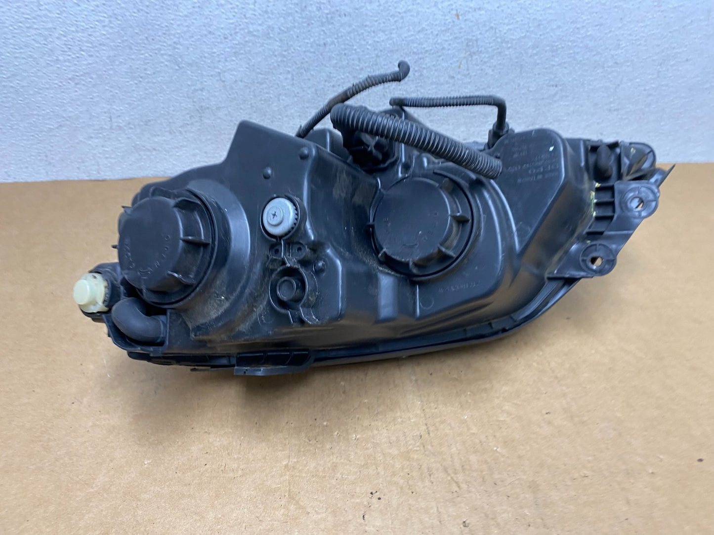 2003 to 2006 Kia Sorento Right Passenger Rh Side Headlight Halogen AD4519 DW6