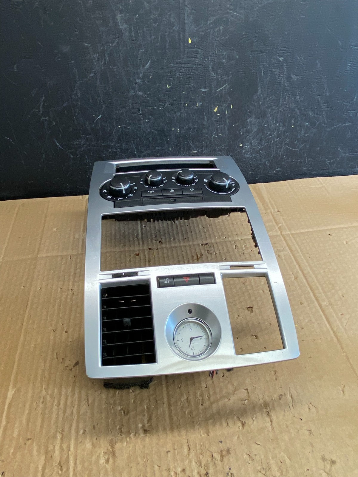 2005 to 2007 Chrysler 300 Dash Heater A/C Climate Control Radio Panel AC9518 DG3