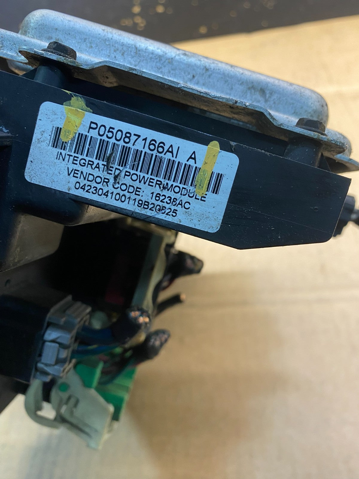 2005 2006 Dodge Magnum Engine Fuse Box p05087166ai AB3951DG6