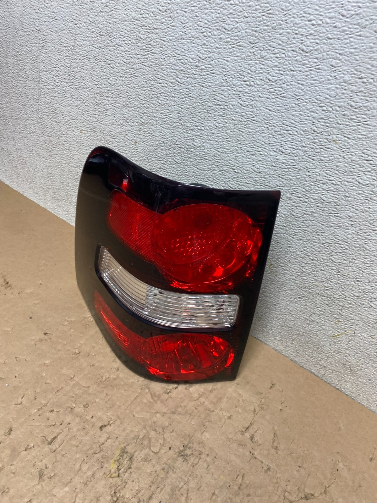 2006 to 2010 Ford Explorer Left Driver Lh Side Tail light OEM R6661 DW1