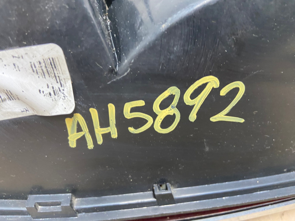 1998-2003 Ford Crown Victoria Right Passenger Rh Side Tail Light AH5892 LK6