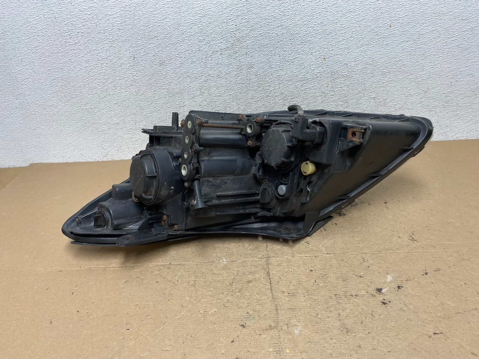 2007 to 2012 Hyundai Veracruz Right Passenger RH Headlight Halogen AF5146 DW5