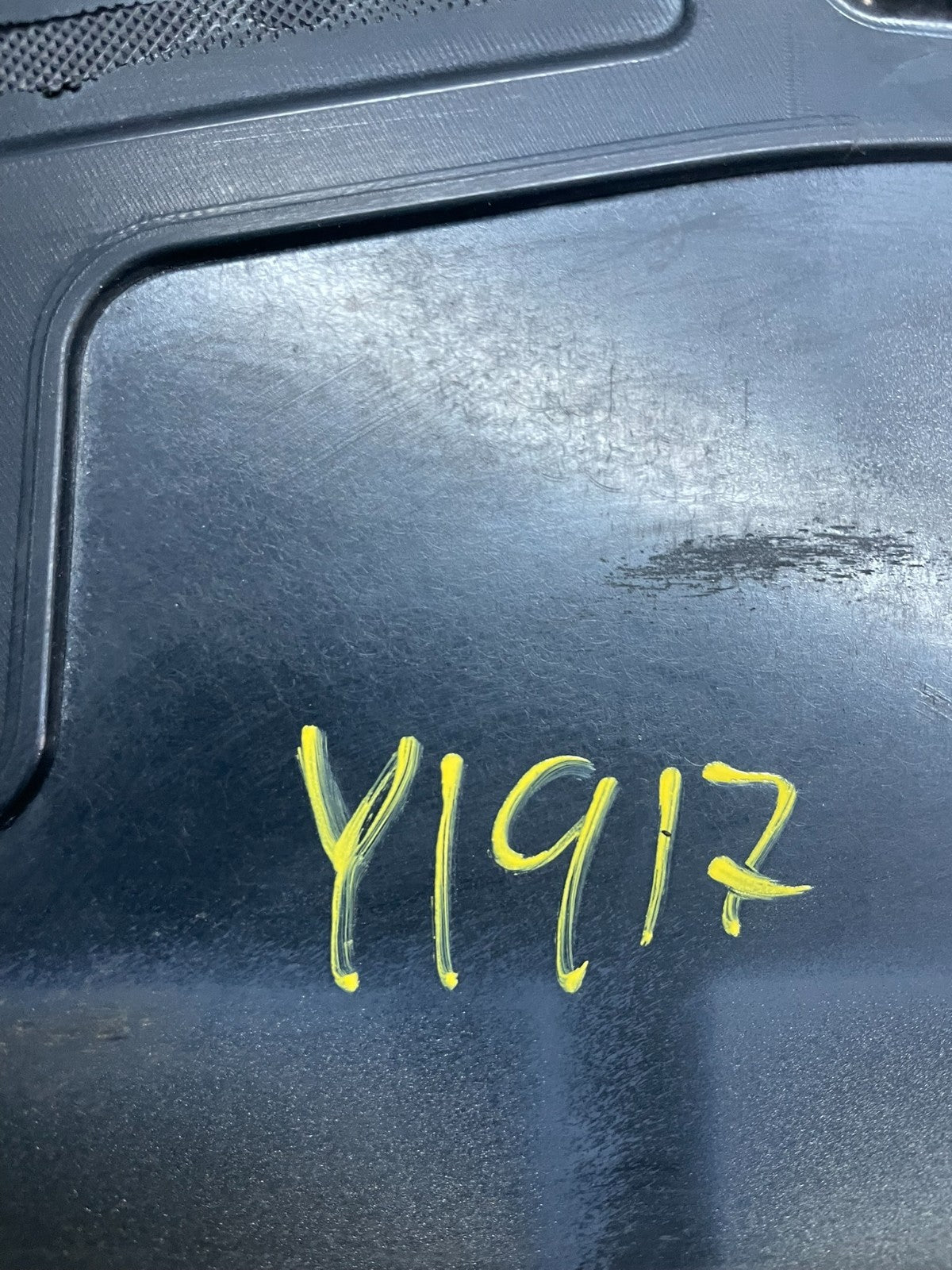 2009 to 2014 Volkswagen Routan Rear Trunk Spoiler OEM y1917 DG11