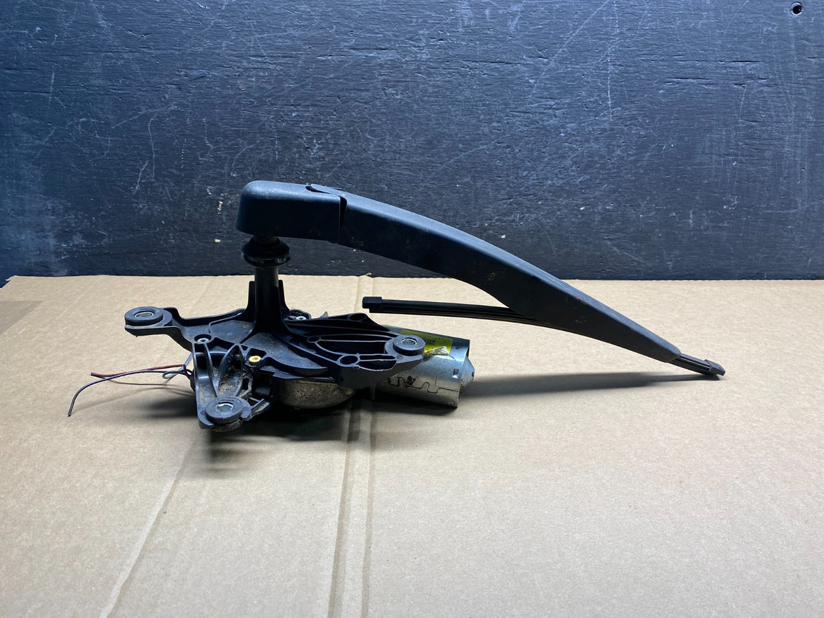 2011 to 2019 Ford Explorer Rear Windshield Wiper Motor AG3655 DG1