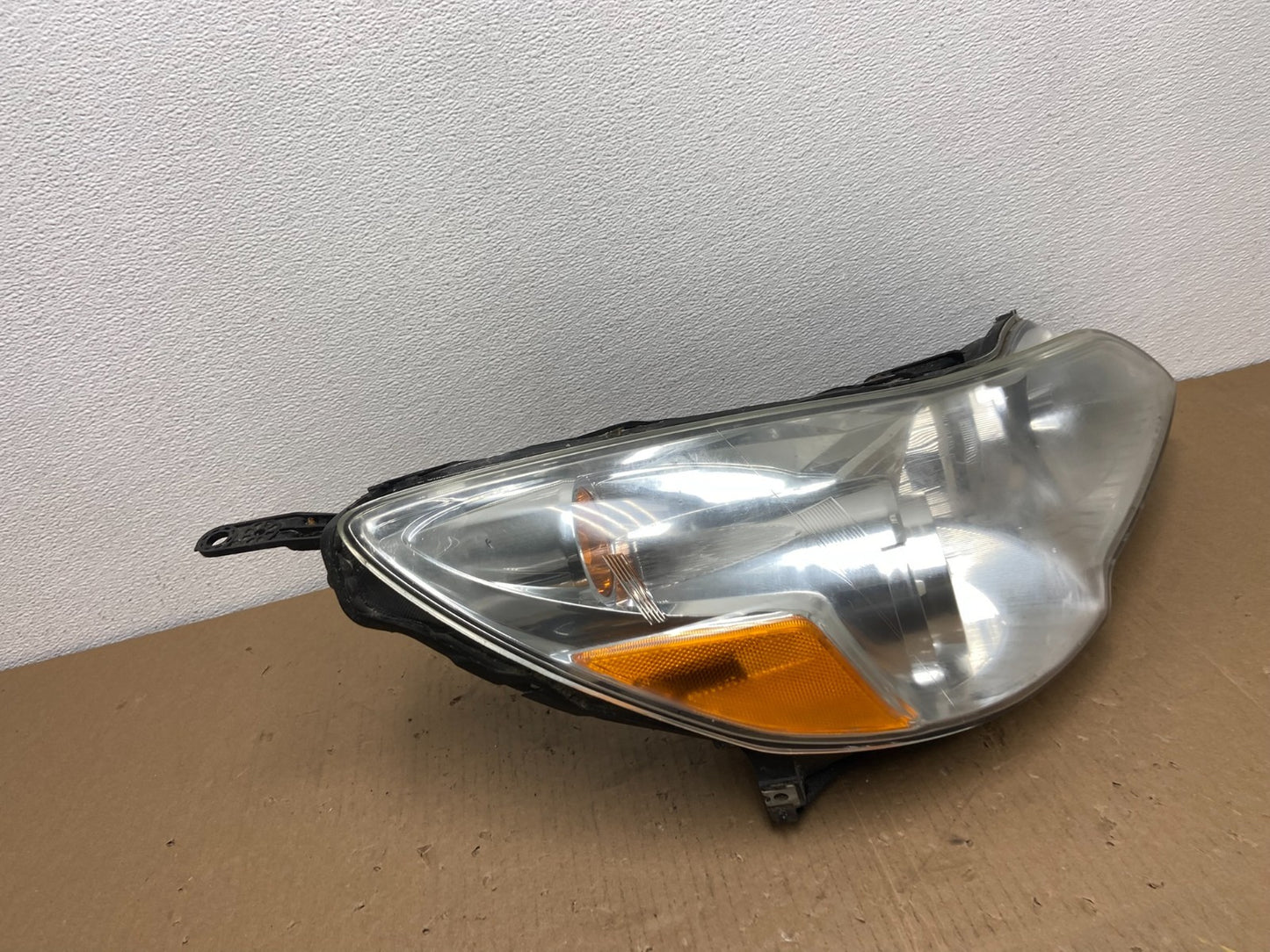 2010-2012 Subaru Legacy Outback Right Passenger Headlight Oem AB6524 DW2
