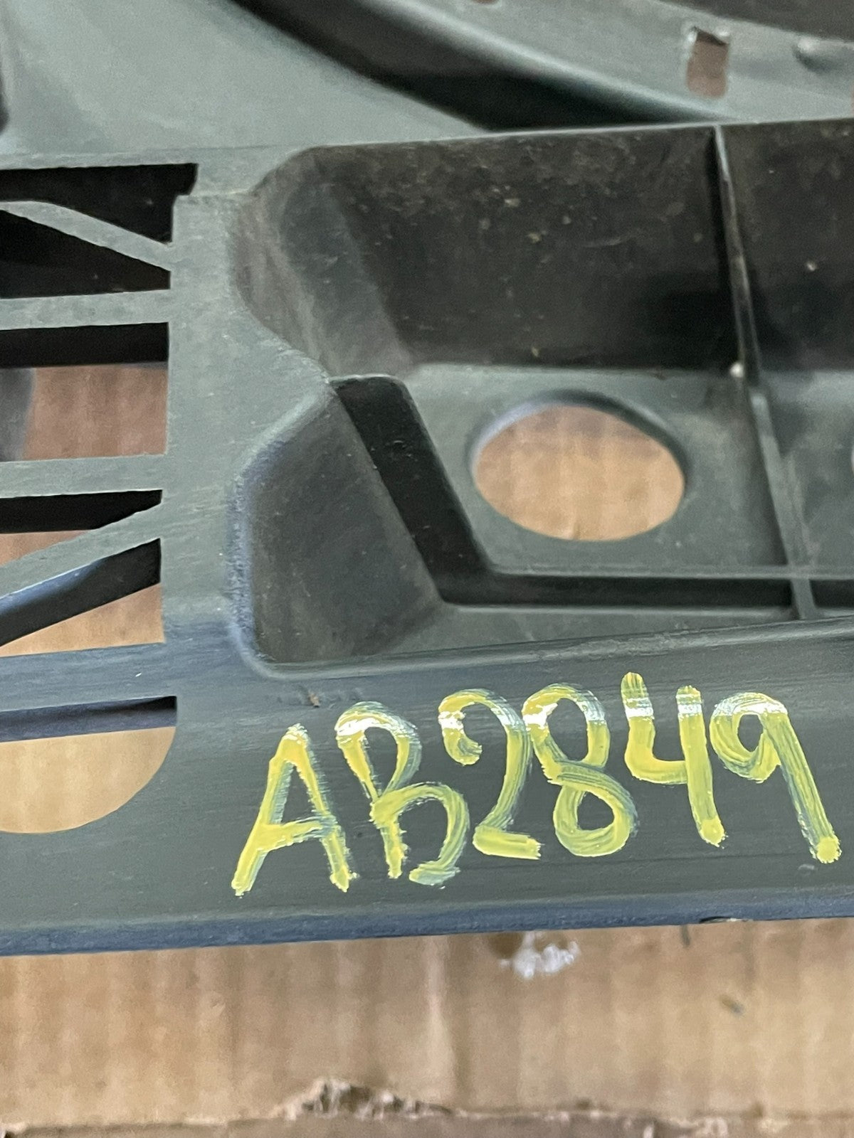 2013 to 2016 Lincoln MKT Grill Grille Support Panel OEM AB2849 DG6
