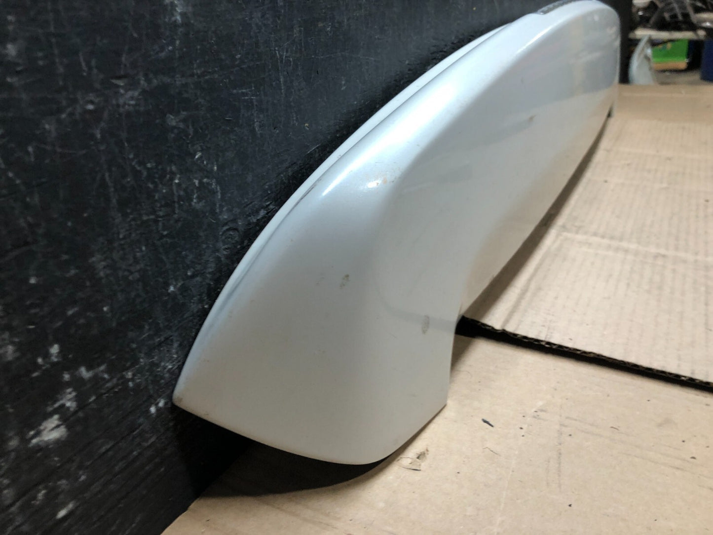 2005 to 2006 Mitsubishi Outlander Rear Spoiler LED Brake Light G7855 PS2