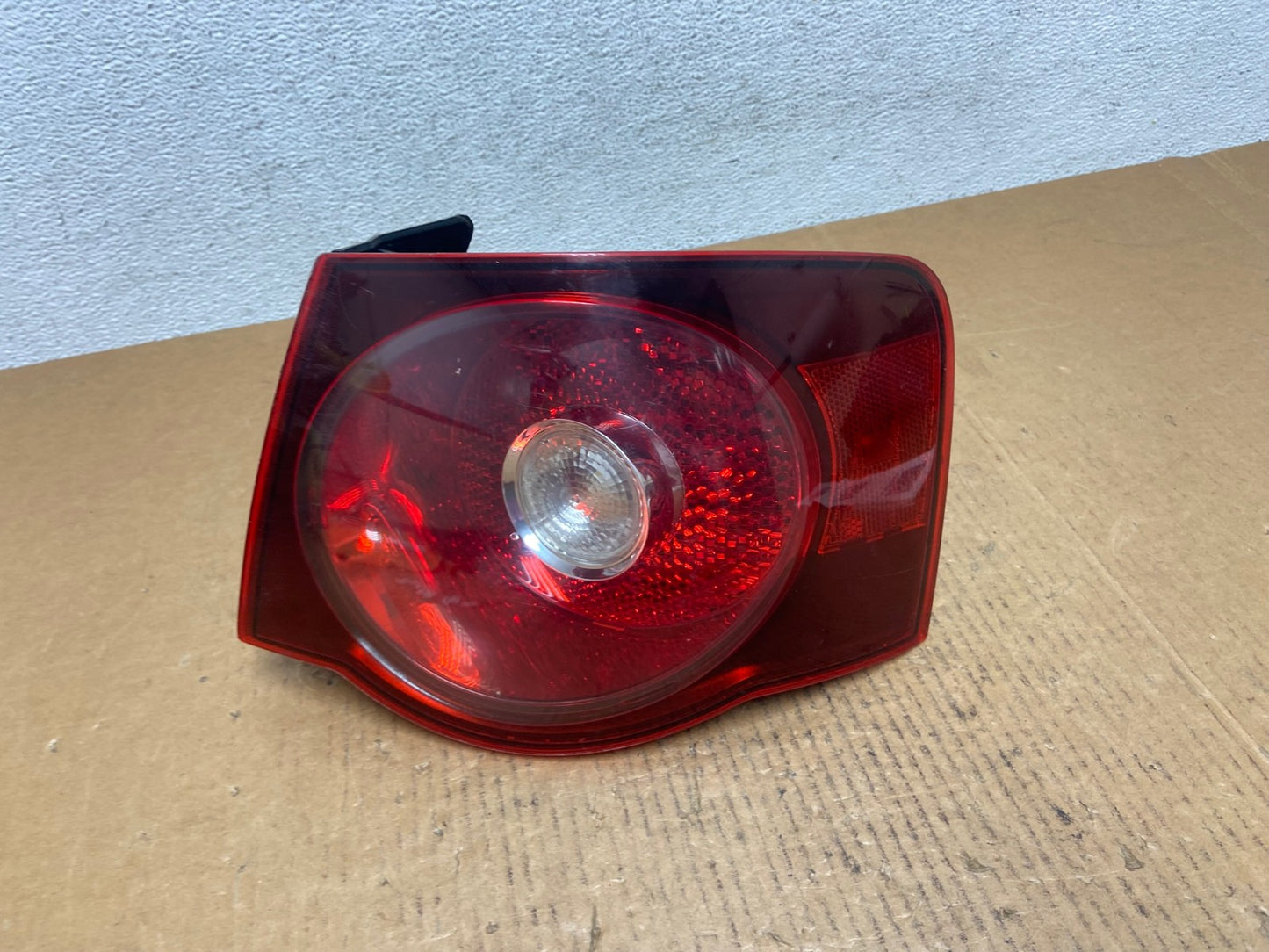 2008 2009 2010 Volkswagen Jetta Right Passenger RH Side Tail Light AE0502 LK0