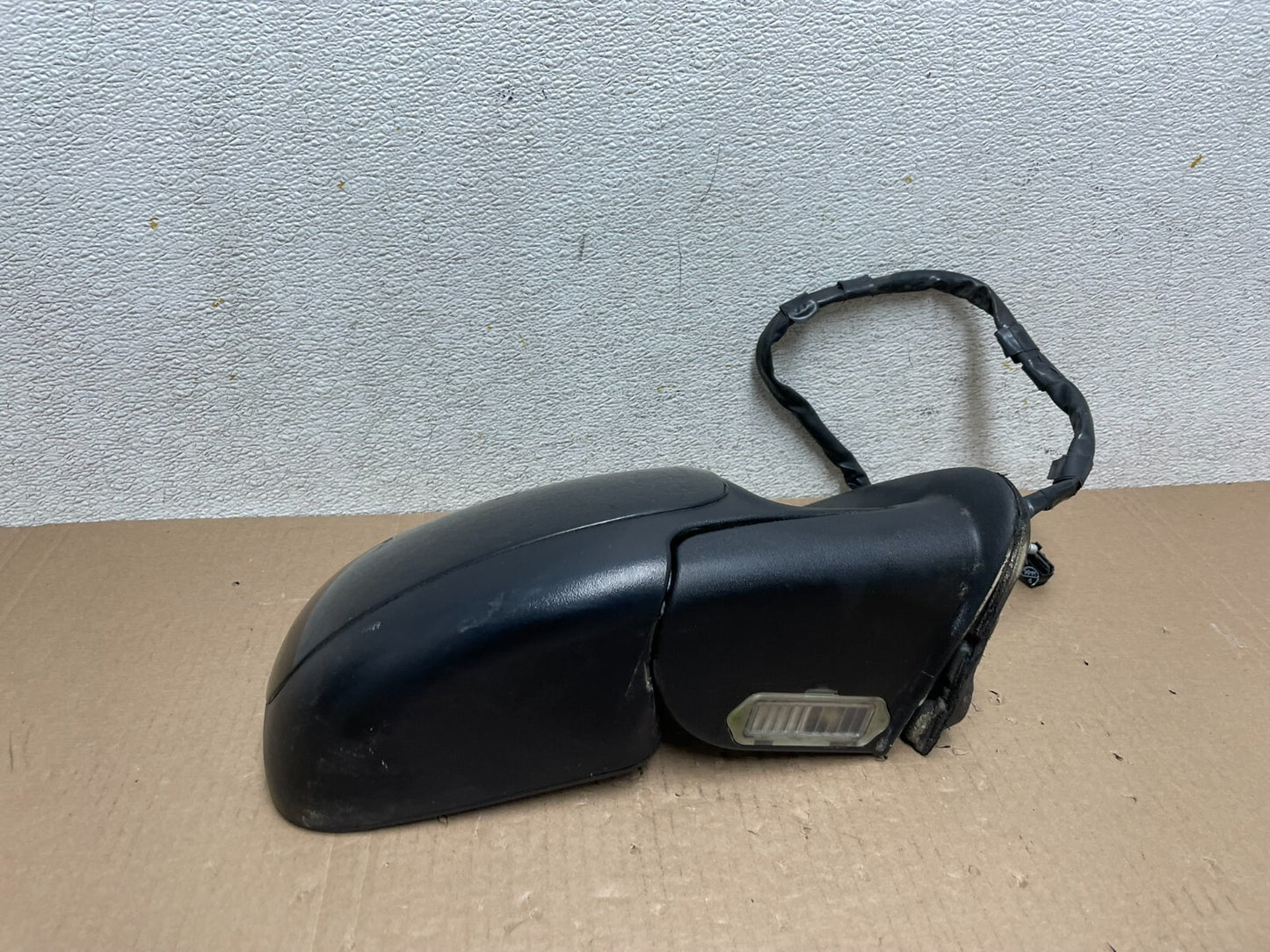 2003-2006 Chevrolet Avalanche Right Passenger Turn Sgn View Door Mirror Oe j25183