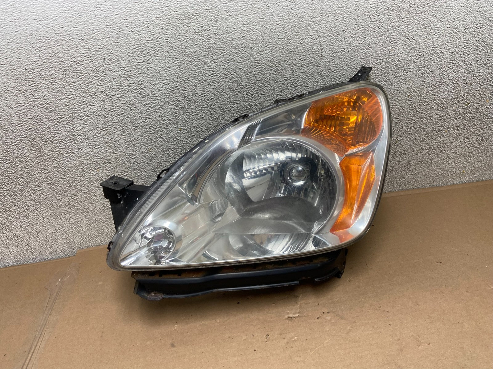 2002 to 2004 Honda Crv Cr-v Left Driver Halogen Headlight AA9863 DW0