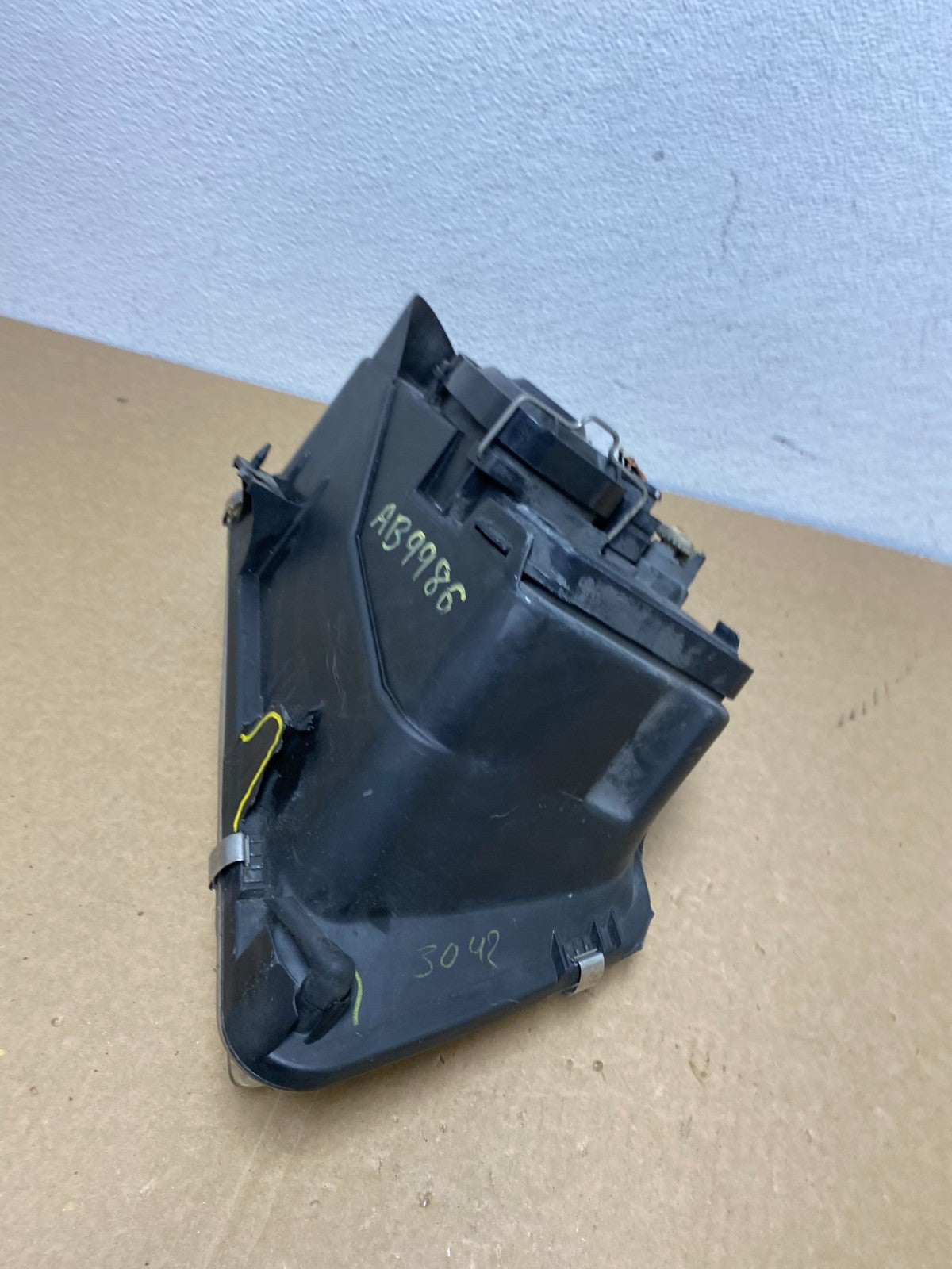 2002-2006 Volkswagen Jetta Left Driver LH Side Headlight AB9986 DW8