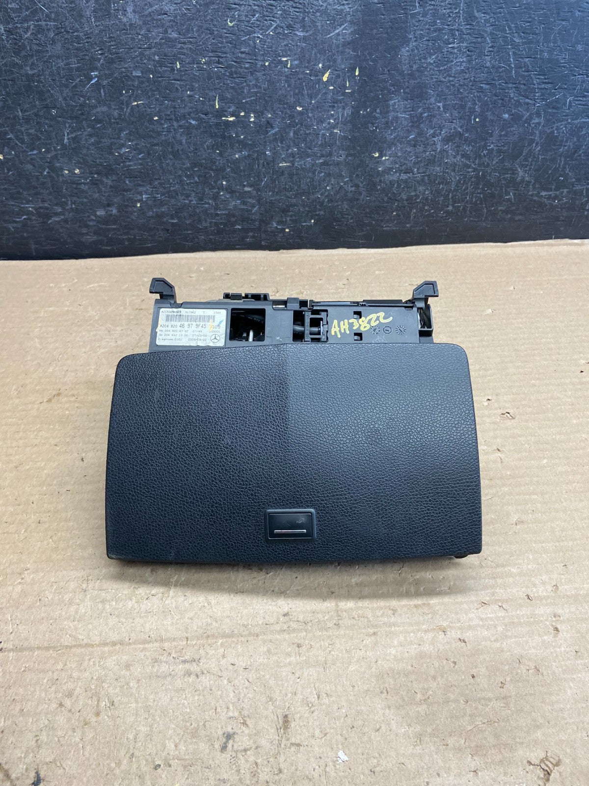 2008 to 2011 Mercedes W204 C300 Dashboard Navigation Display AH3822 DG0
