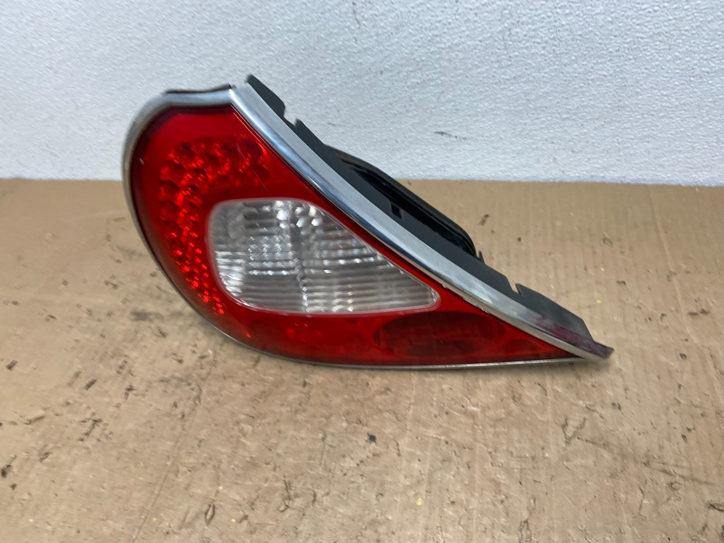 2004 to 2006 Jaguar XJ8 Left Driver LH Side Tail Light AC0276 DW1