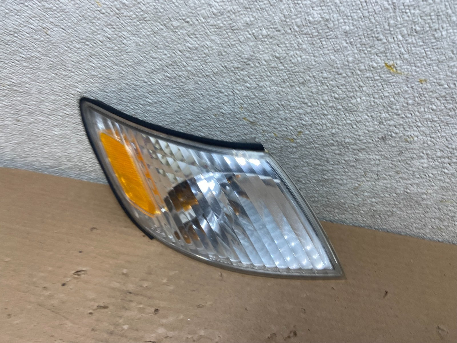 2000 to 2001 Lexus ES300 Right Passenger RH Side Turn Signal AB1392 DW1