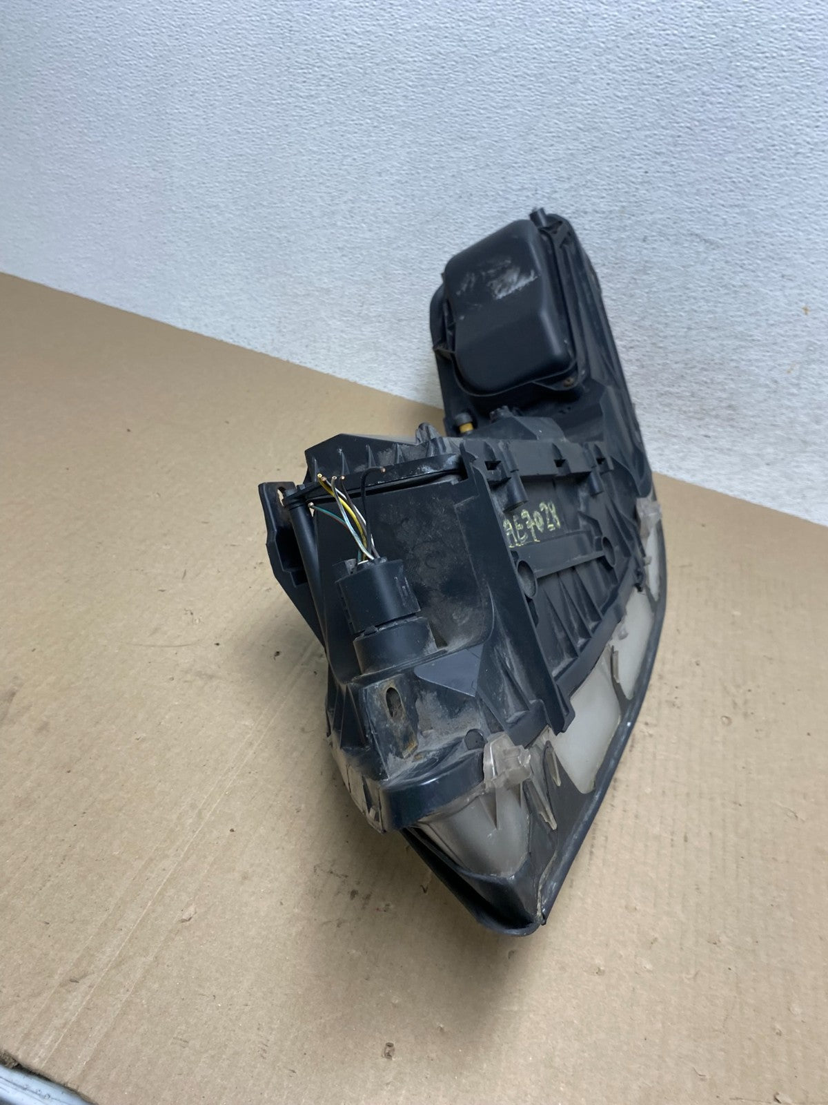 2005 to 2011 Lincoln Town Car Right Passenger Rh Side Headlight AE7028 DW9