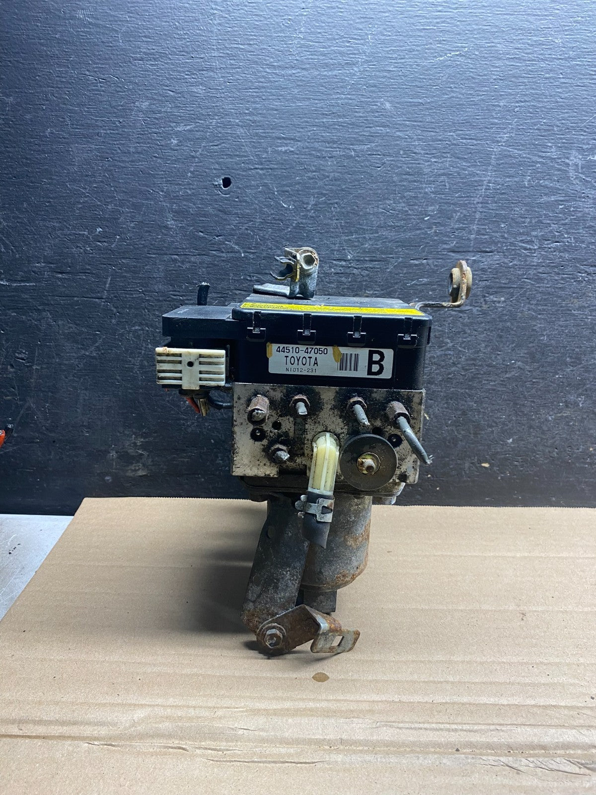 2004 - 2009 Toyota Prius ABS Brake Pump Anti Lock Module AH9557 DG1