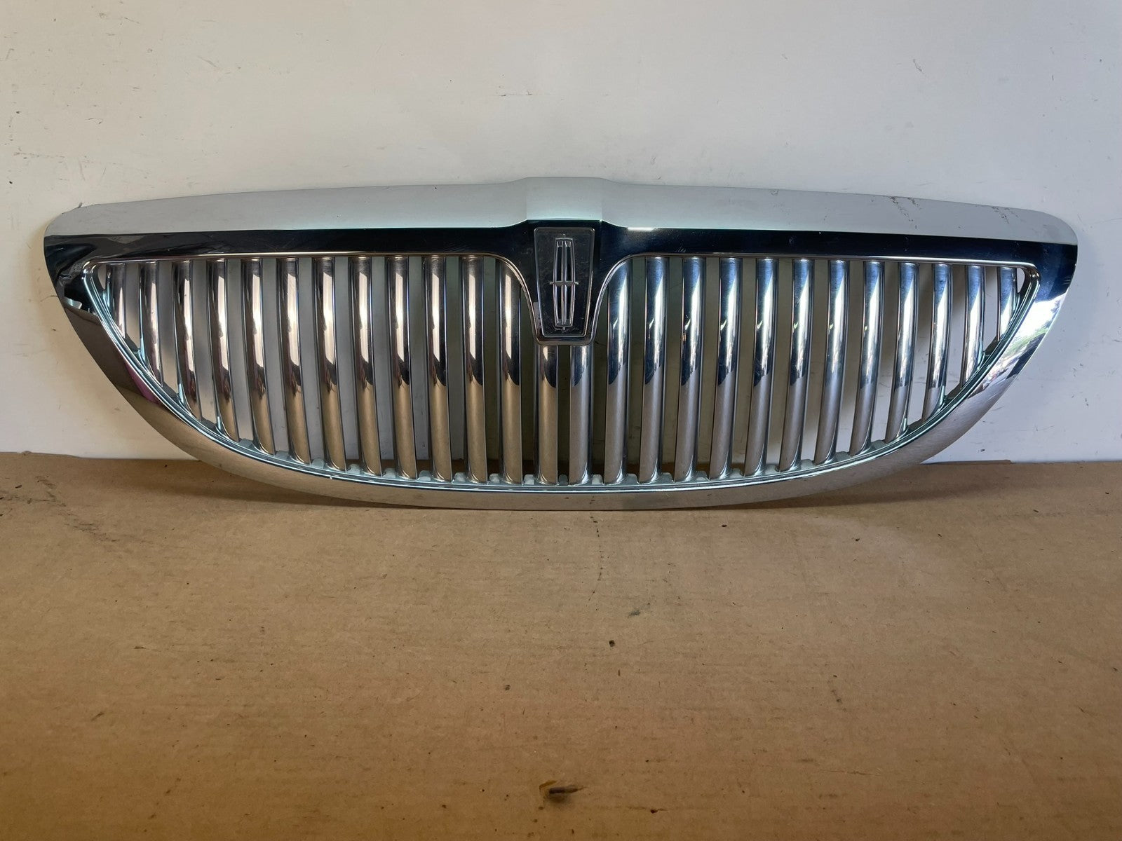 2003 to 2011 Lincoln Town Car Front Upper Grille Grill Chrome W/Emblem AF8805 DG0