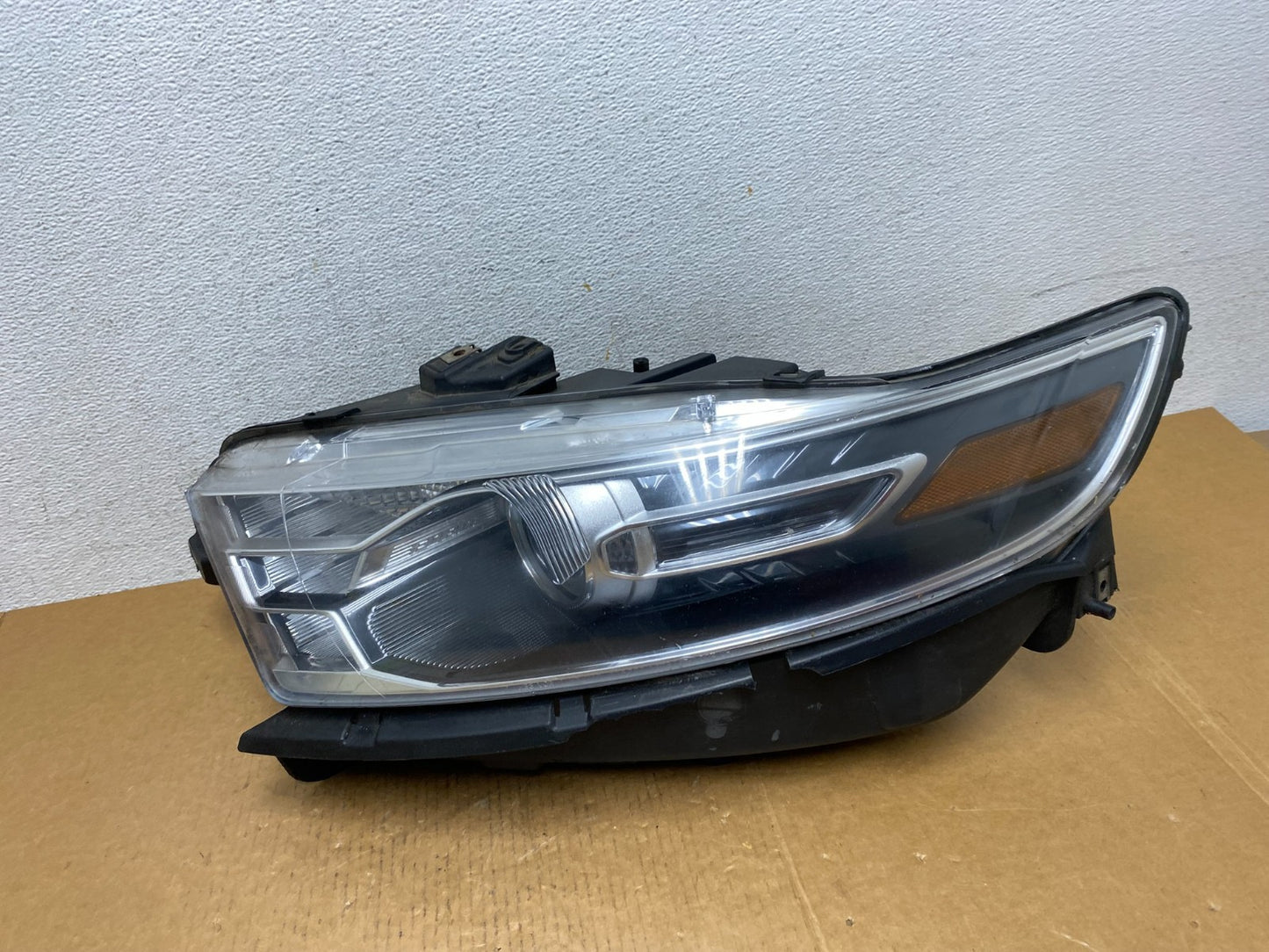 2013 to 2019 Ford Taurus Left Driver LH Side Headlight Halogen AD9167 DW0